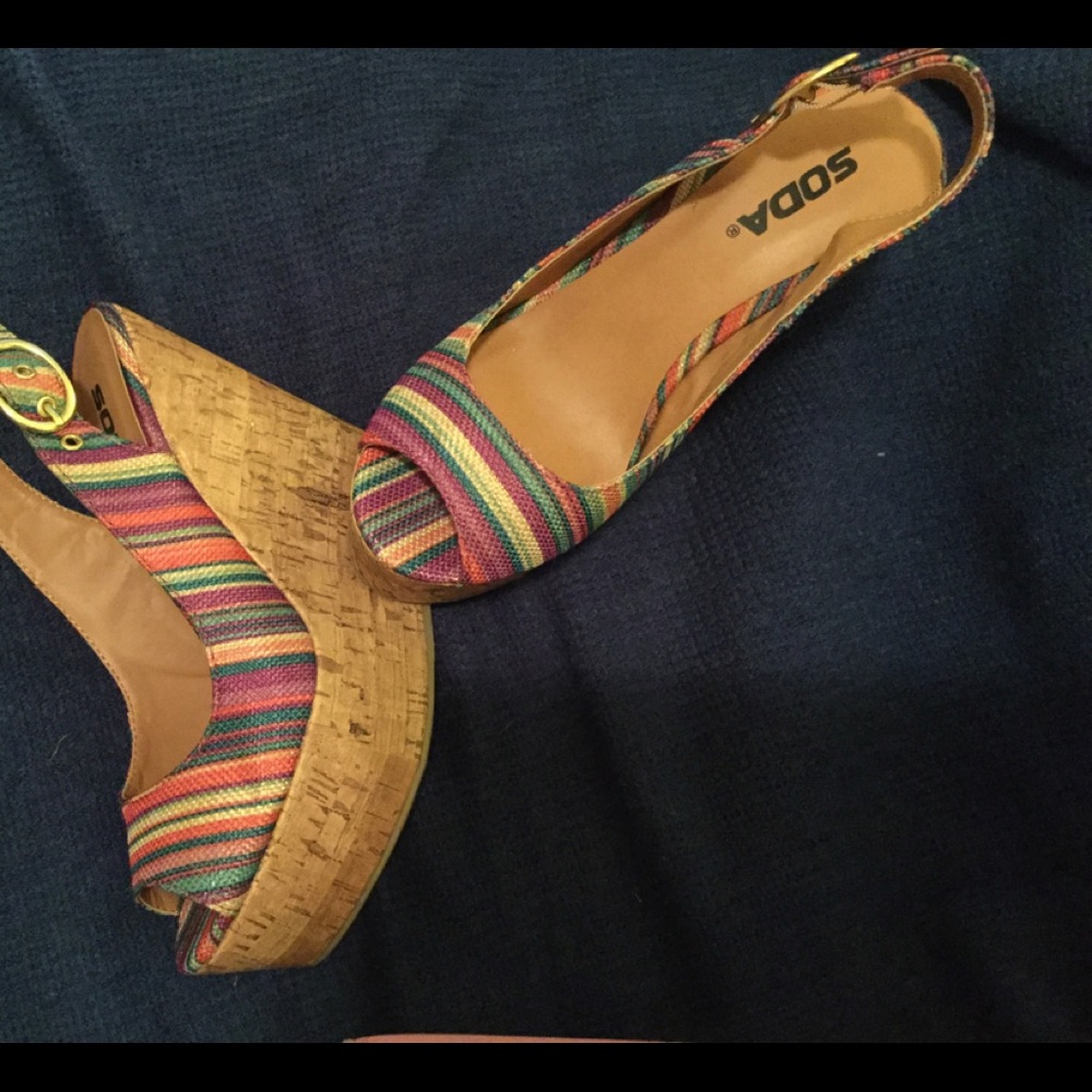 Soda cork wedge shoes NWOT